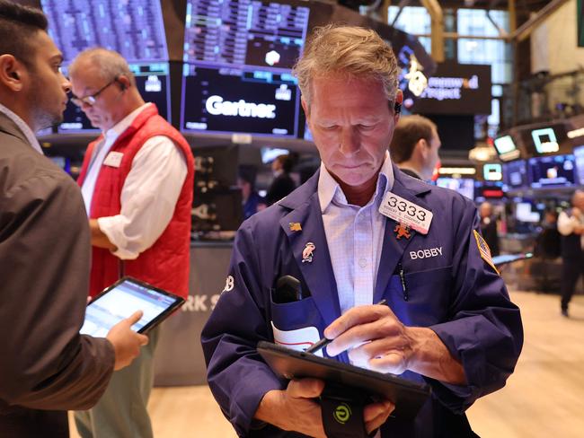 NEW YORK, NEW YORK - AUGUST 06: Traders work on the floor of the New York Stock Exchange during morning trading on August 06, 2024 in New York City. Stocks opened up slightly up in the three major indexes a day after the Dow Jones and the S & P 500 had their worst day of trading since 2022, amid a global market sell-off centered around fears of a U.S. recession.   Michael M. Santiago/Getty Images/AFP (Photo by Michael M. Santiago / GETTY IMAGES NORTH AMERICA / Getty Images via AFP)