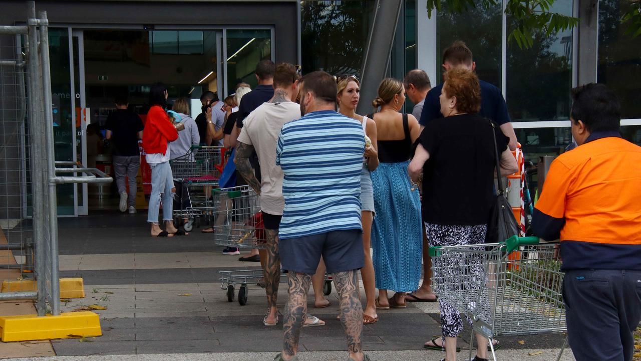 Woolies And Coles Reintroduce Buying Limits To Stop Qld Panic Buying ...