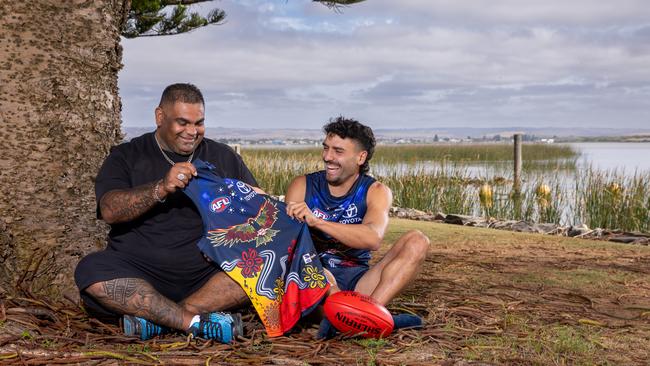 Izak Rankine and artist Harley Hall with the Crows 2024 Indigenous guernsey. Picture: Sarah Reed Photography