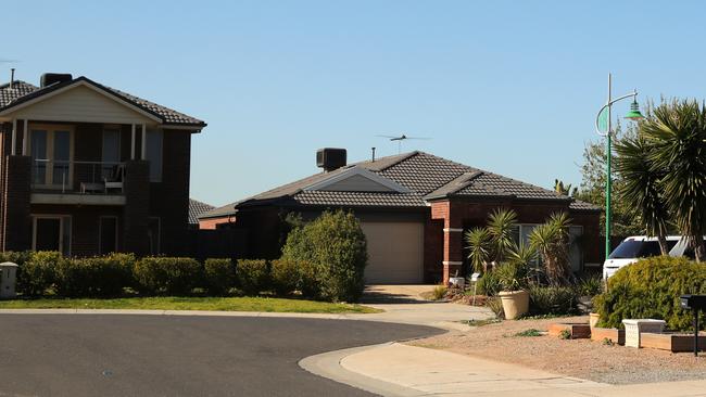 Tarneit residents have been placed on alert after reports men posing as Wyndham City Council staff requested to enter homes to conduct suverys about ratepayer satisfaction.