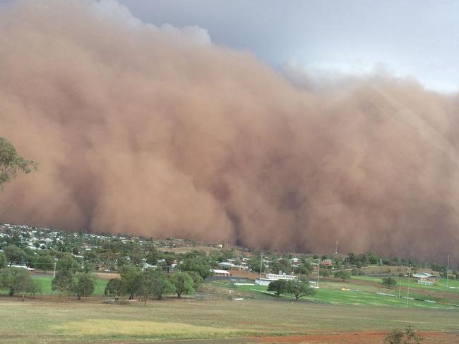 Social Media images show huge dust storm rolling over towards Parkes in NSW Picture: Instagram