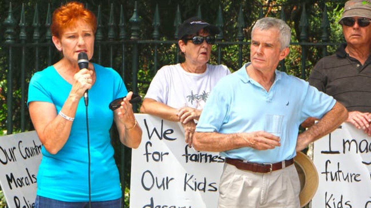 Senator Hanson with fellow One Nation Senator Malcolm Roberts at a protest calling for the inquiry into the family law system.