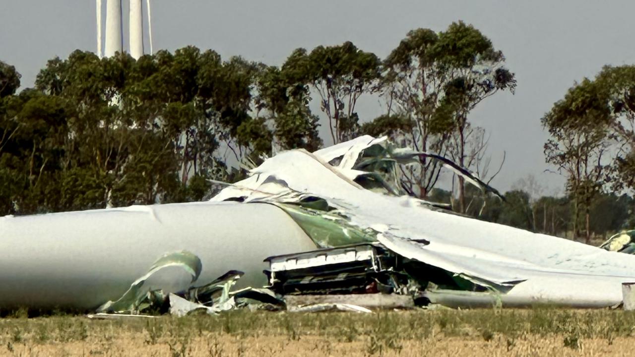 Wind farm turbine collapse sparks call for Victorian safety audit