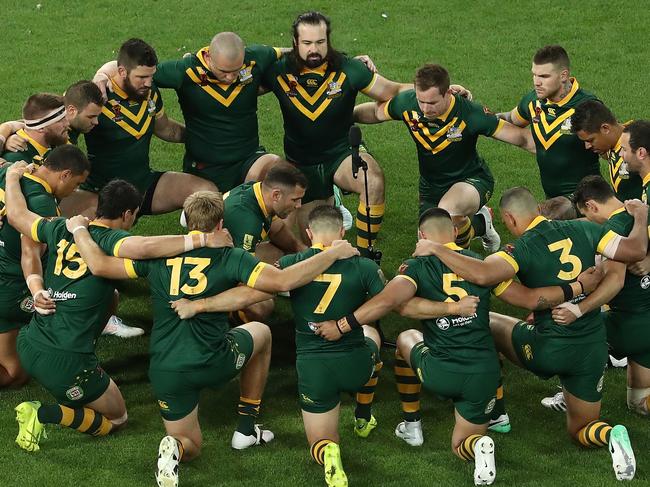 MELBOURNE, AUSTRALIA - OCTOBER 27:  Australia line up during the 2017 Rugby League World Cup match between the Australian Kangaroos and England at AAMI Park on October 27, 2017 in Melbourne, Australia.  (Photo by Robert Cianflone/Getty Images)