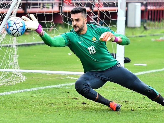 BANGKOK, THAILAND - NOVEMBER 08: Adam Federici in action during an Australia Socceroos training session at SCG Stadium on November 8, 2016 in Bangkok, Thailand.  (Photo by Thananuwat Srirasant/Getty Images)