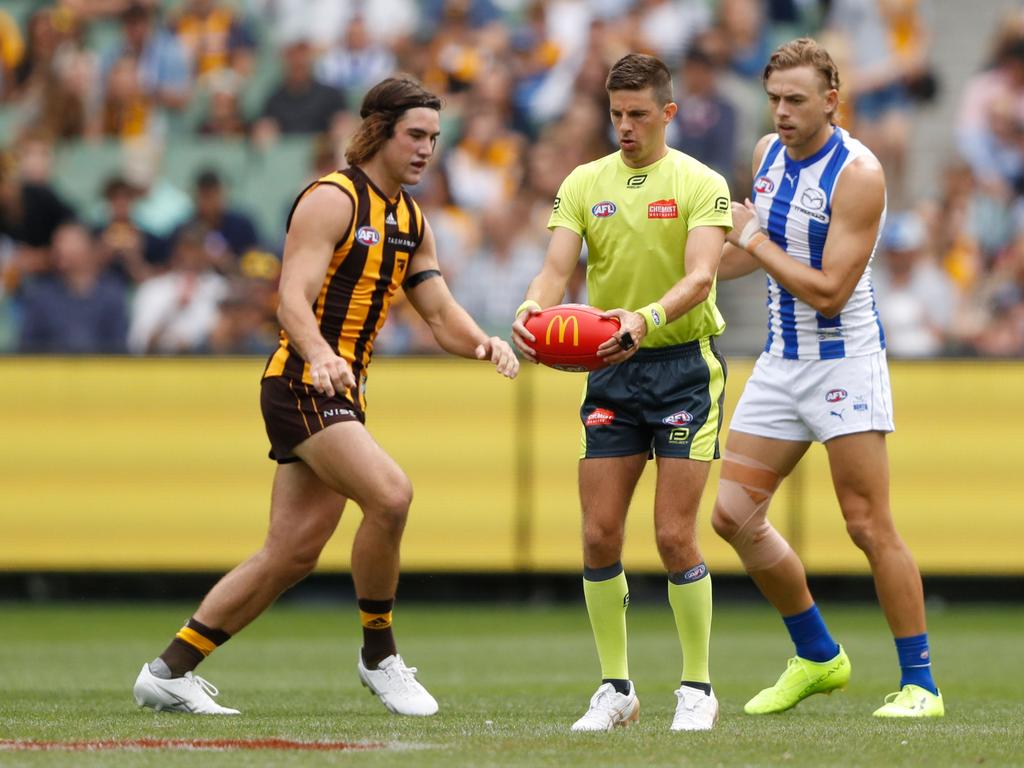 Michael Pell prepares to bounce during a Hawthorn vs North Melbourne game.