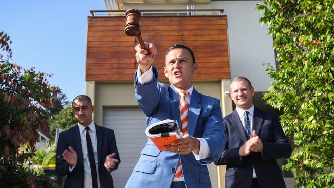 A house goes under the hammer in Sydney’s Little Bay.