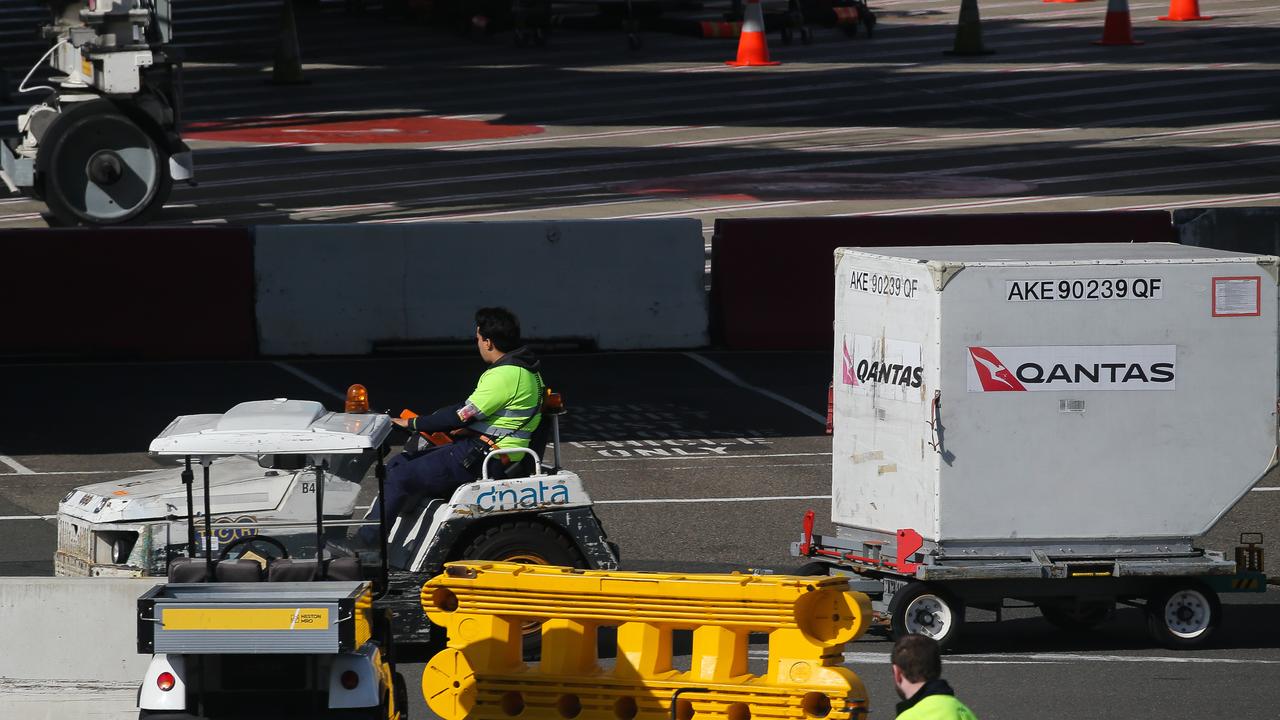 Union calls for same job, same pay at Qantas