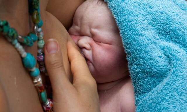 Mum gives birth in Daintree Forest river... then shares the video online