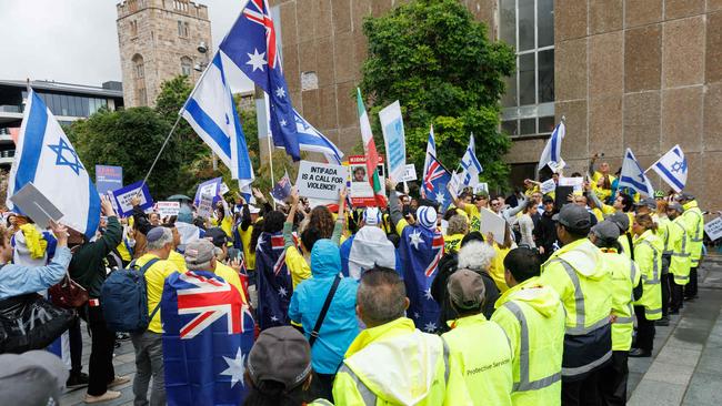 Security divided pro-Jewish from pro-Palestinian protests on campus. Picture: NCA NewsWire / David Swift