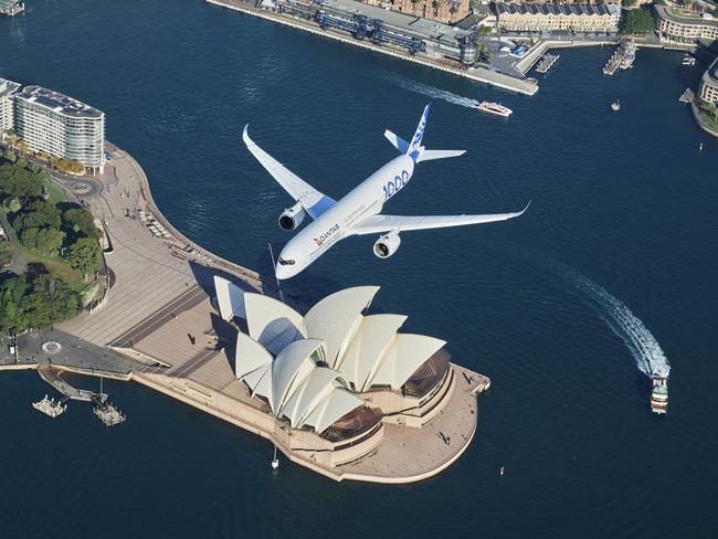 Marathon 20-hour Qantas flight tests pilots’ endurance