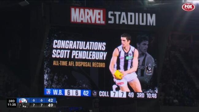 Pendlebury breaks AFL all-time disposals record