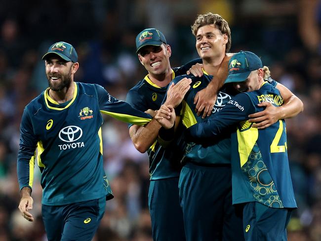 SYDNEY, AUSTRALIA - NOVEMBER 16: Spencer Johnson of Australia celebrates with team mates after claiming the wicket of Shaheen Afridi of Pakistan during game two of the Men's T20 International series between Australia and Pakistan at Sydney Cricket Ground on November 16, 2024 in Sydney, Australia. (Photo by Brendon Thorne/Getty Images)