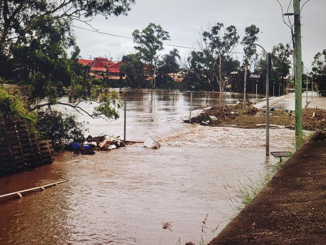 Flooding of the Mary River at Maryborough, Granville Bridge at 10:45am Maryborough – Photo Facebook Samantha Borg – Maryborough 4650 Community Notice Board