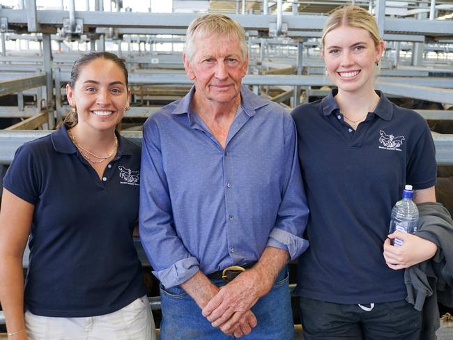 Perth-based veterinary students Phoebe Conroy and Ella Major are pictured with Mick Nolan, from Napoleons. Picture: Rachel Simmonds