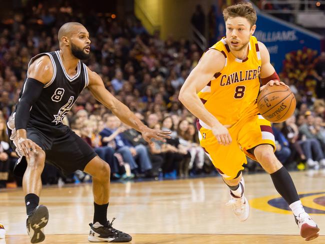 Matthew Dellavedova drives on Patty Mills last season.