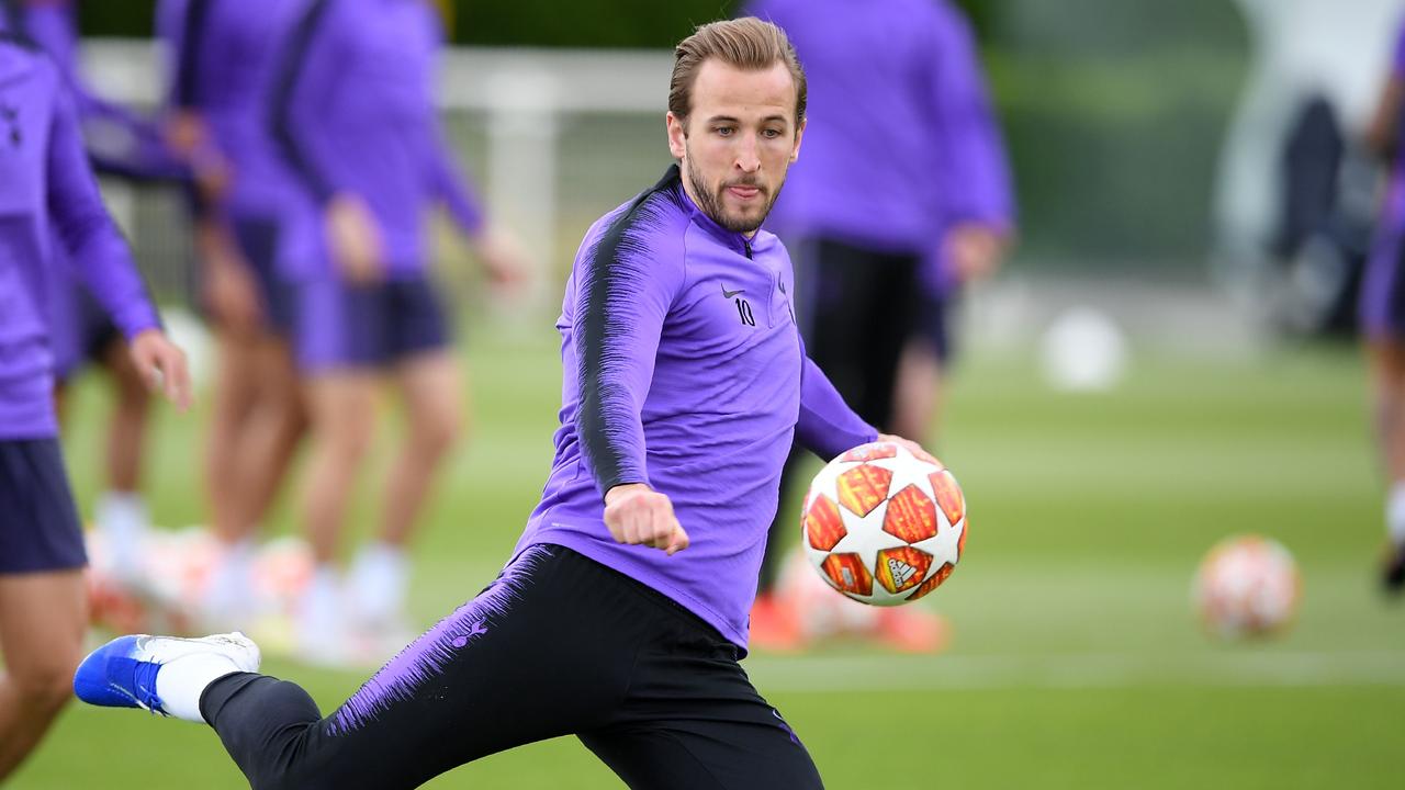Tottenham Hotspur's English striker Harry Kane is back in training ahead of their UEFA Champions League Final football match against Liverpool. (Photo by Daniel LEAL-OLIVAS / AFP)