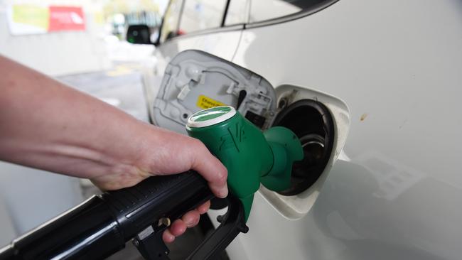 MELBOURNE, AUSTRALIA - NewsWire Photos, MAY 6, 2023. Budget Generics. Filling up the petrol tank at a petrol station in Carlton. Picture: NCA NewsWire / Josie Hayden