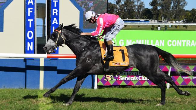 Exclusive ridden by Matthew McGuren and trained by Stephen Bennett wins race two on Grafton Cup day. That fine record has been upheld with another win in Grafton yesterday.