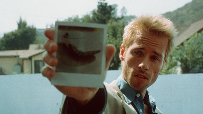 Guy Pearce in scene from film |Memento|. /Films/Titles/Memento