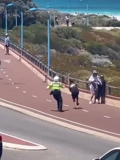 The man then attempts to run away in the opposite direction. Picture: @browncardigan / Instagram
