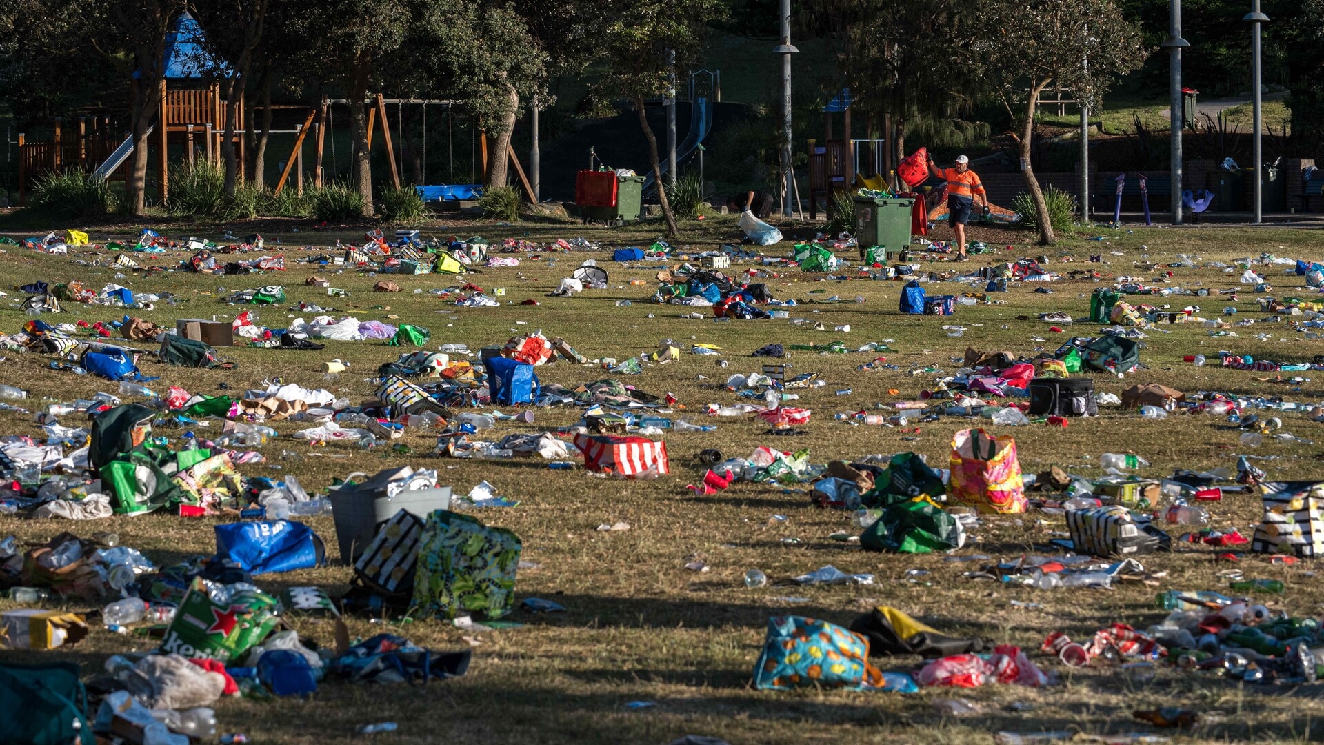 Residents fuming as Bronte Beach left covered in rubbish after Christmas beach party