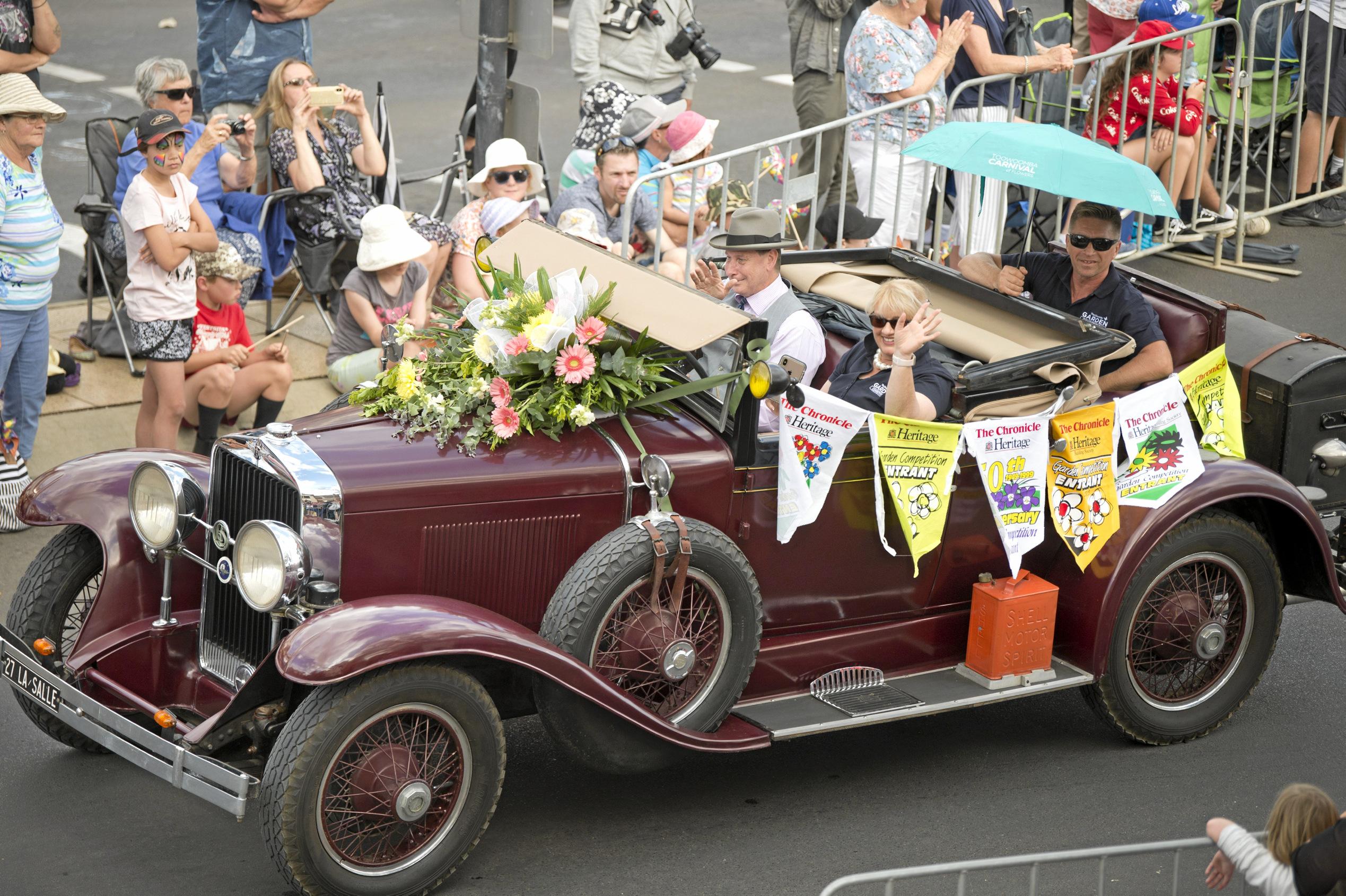 Chronicle Garden competition  gardeners Robyn Rolfe and Timo Sihvola driven in The Chronicle newspapers entry in the 2019 Grand Central Floral Parade. Saturday, 21st Sep, 2019.