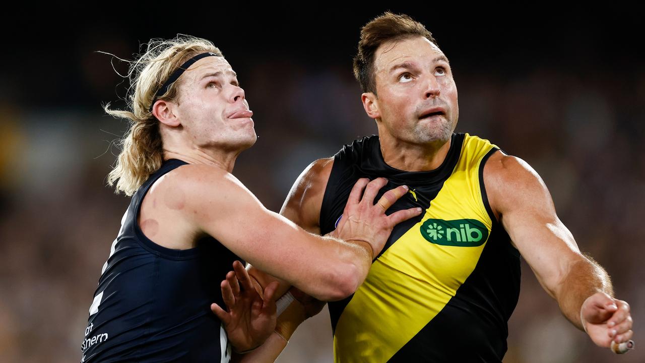 Tom De Koning and Toby Nankervis do battle. (Photo by Michael Willson/AFL Photos via Getty Images)