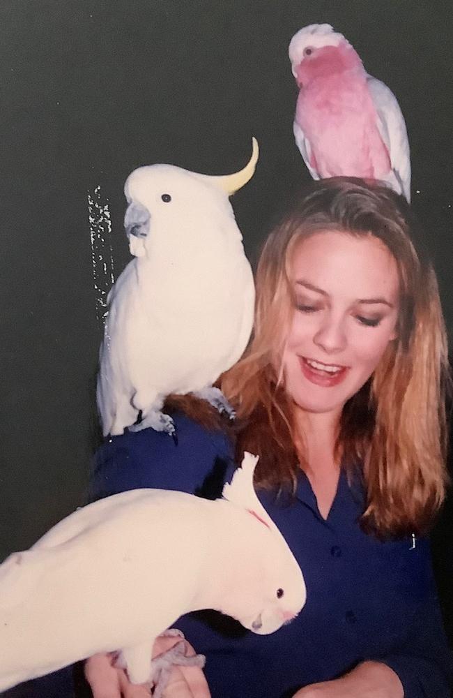 Henry the Cockatoo with Alicia Silverstone