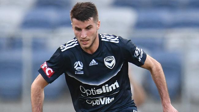 Melbourne Victory recruit Terry Antonis in action against the Central Coast Mariners on Sunday.