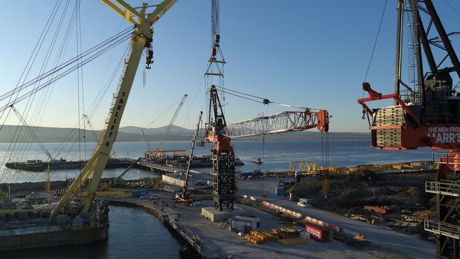 Marr Contracting M2480D crane ready for record lift at Gallipoli. .