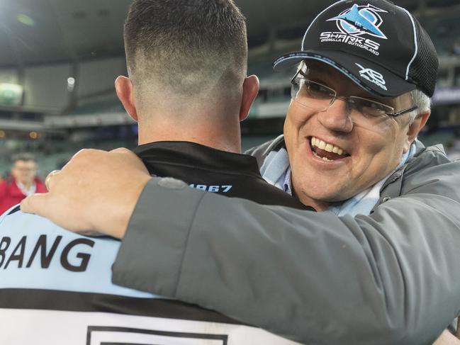 Prime minister Scott Morrison hugs Chad Townsend of the Sharks after the First Semi Final between the Cronulla-Sutherland Sharks and the Penrith Panthers in Week 2 of the NRL Finals Series at Allianz Stadium in Sydney, Friday, September 14, 2018. (AAP Image/Craig Golding) NO ARCHIVING, EDITORIAL USE ONLY