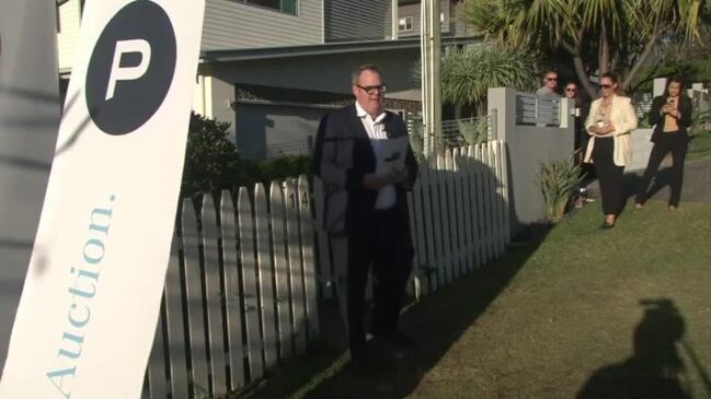 Replay: Brisbane house auctions - 14 Solar St, Coorparoo