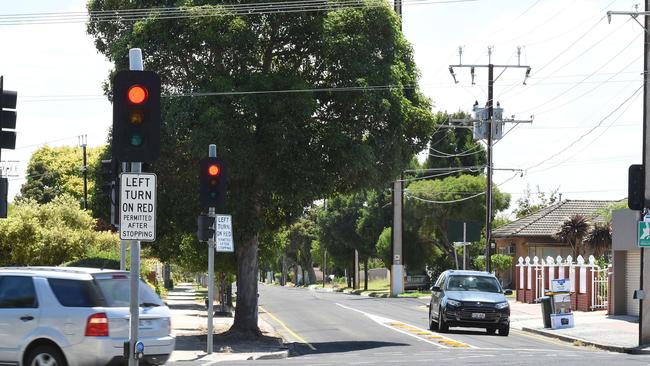 At the intersection of Forest Ave and Montacute Rd, Rostrevor cars are able to make a left turn onto Montacute from Forest to go towards the city while the lights are red. Photo: Roy Van Der Vegt