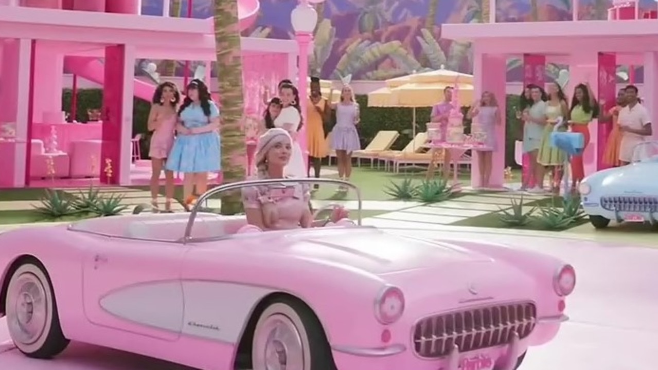 Margot Robbie takes fans on tour of Barbie Dreamhouse ahead of Barbie ...