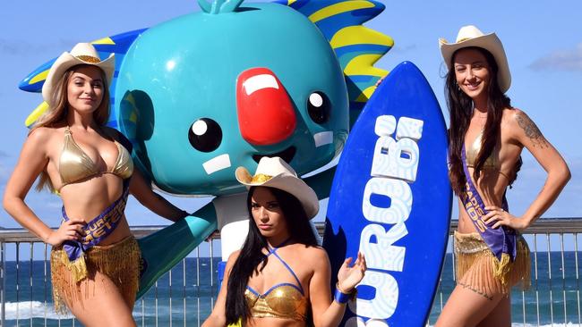 This picture taken on April 7, 2018 shows meter maids posing with the Commonwealth Games Mascot at Surfers Paradise on Gold Coast.  The Gold Coast's iconic meter maids, famous for their flowing locks and gold bikinis, have accused Commonwealth Games organisers of booting them off the streets during the competition.  / AFP PHOTO / SAEED KHAN / TO GO WITH STORY: CGames-2018-Australia-metermaids-lifestyle, FOCUS by Alastair HIMMER