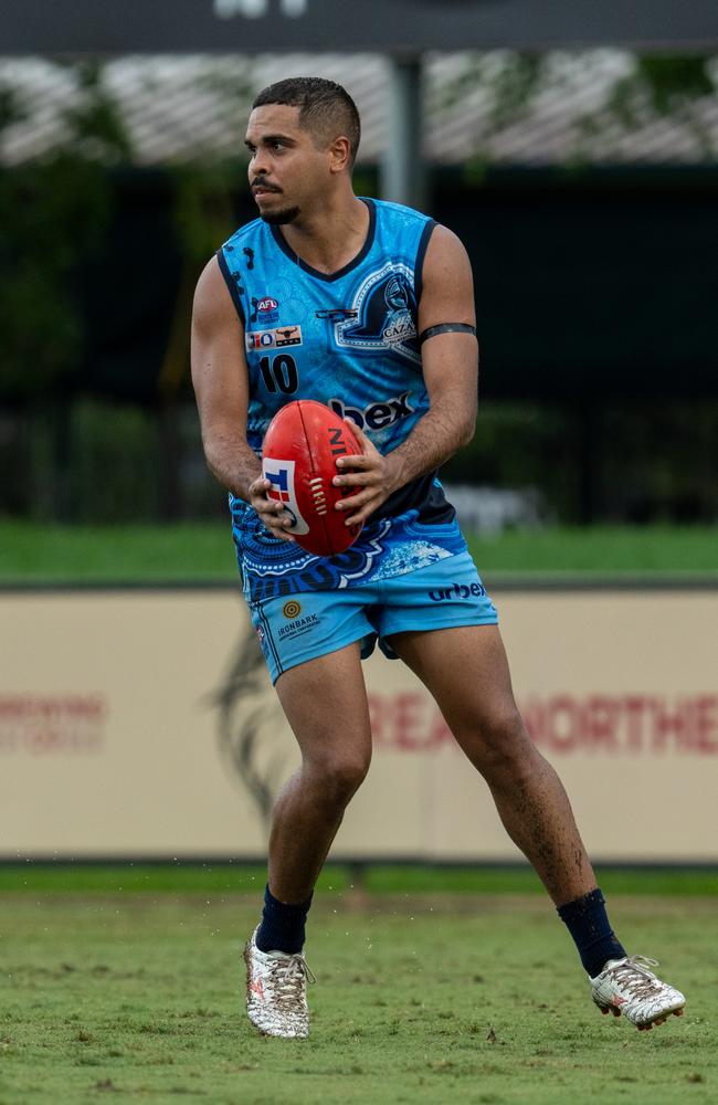 Bradley Stokes playing for the Darwin Buffaloes in the 2024-25 NTFL season. Picture: Patch Clapp / AFLNT Media