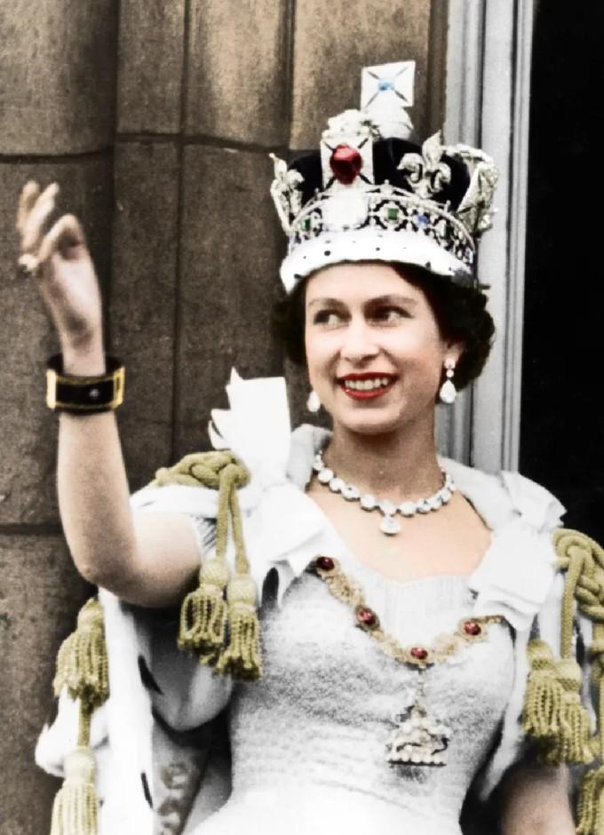 Here's What's Happening to All the Queen's Crowns, Tiaras, and Priceless  Jewels