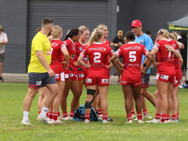 Illawarra has a team talk in the Tarsha Gale Cup. Photo: Warren Gannon Photography