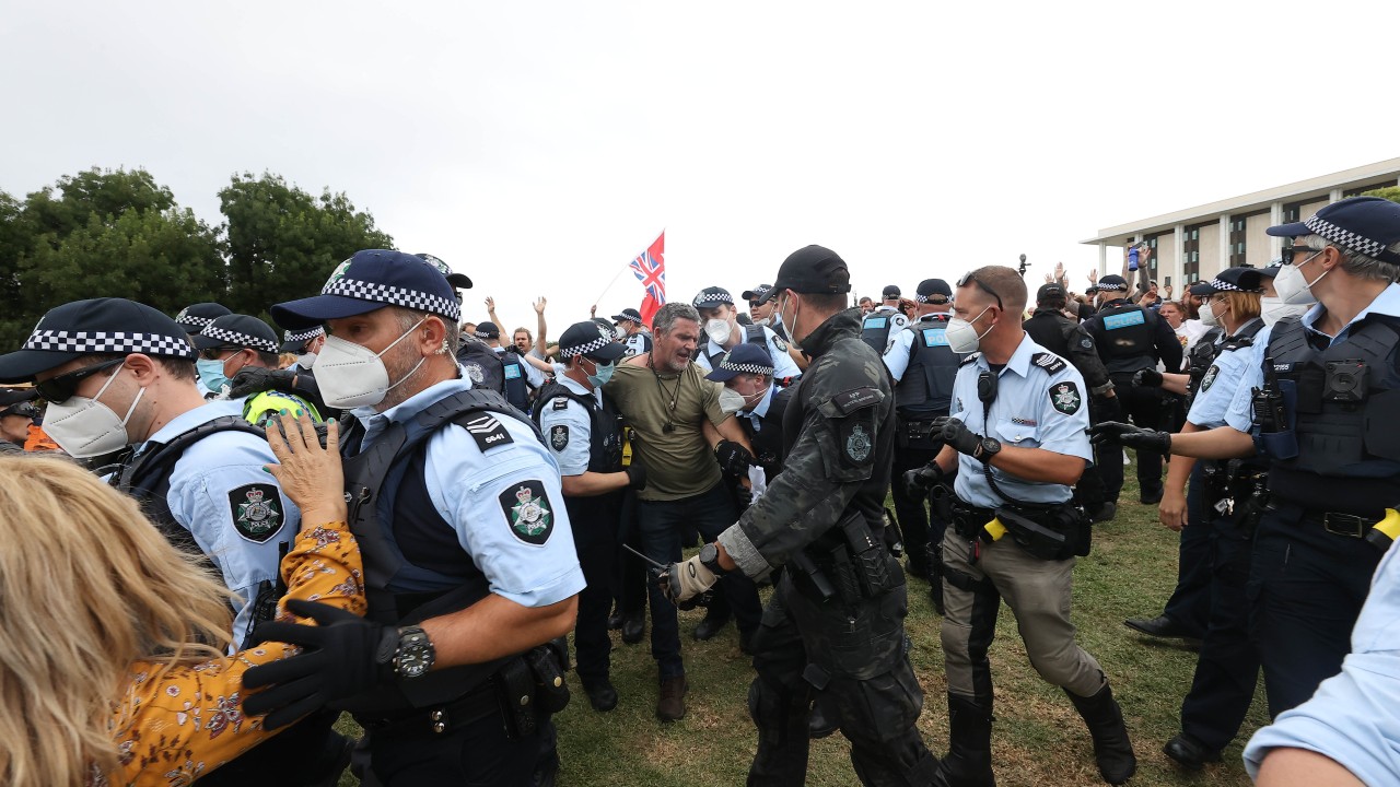 ACT Police move in on anti-vaccination protesters gathered in front of ...