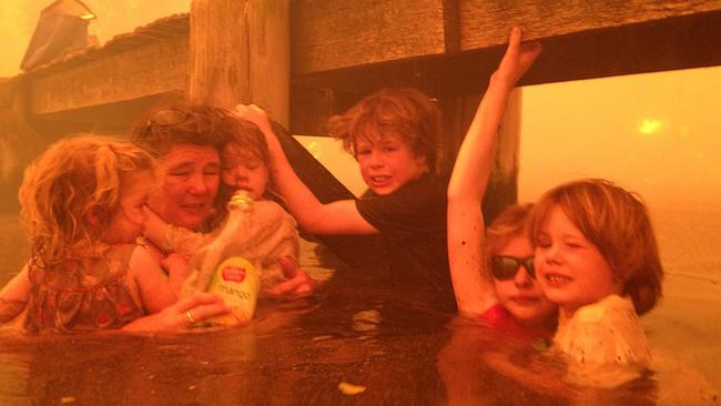 Tammy Holmes and her grandchildren during bushfires in Tasmania in 2013.