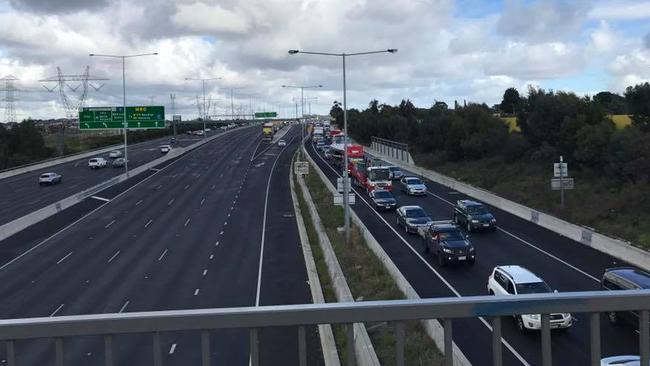 Melbourne traffic: Western Ring Road to remain closed for up to 8 hours ...