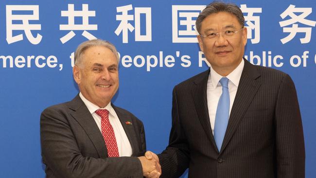 Trade Minister Don Farrell with Chinese Commerce Minister Wang Wentao in Beijing in May.