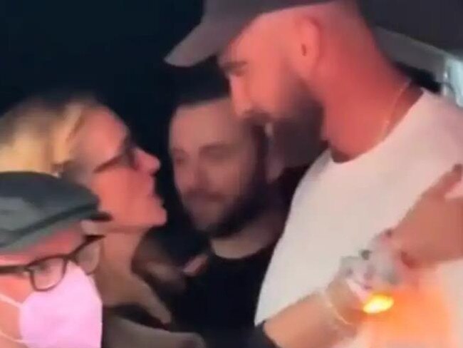 Julia Roberts gets up close to Travis Kelce.