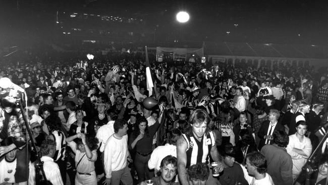 The Pies party into the night at their home ground after the 1990 premiership.