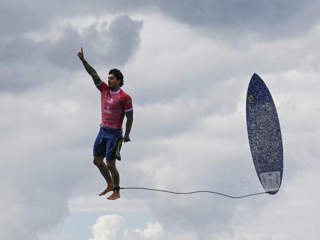 TOPSHOT - Brazil's Gabriel Medina reacts after getting a large wave in the 5th heat of the men's surfing round 3, during the Paris 2024 Olympic Games, in Teahupo'o, on the French Polynesian Island of Tahiti, on July 29, 2024. (Photo by Jerome BROUILLET / AFP)