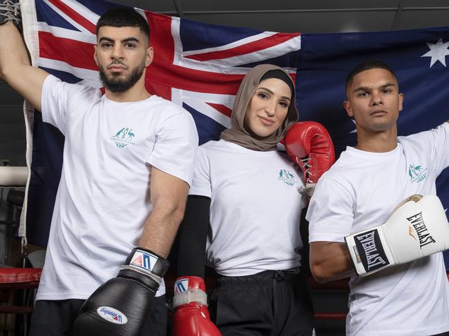 SYDNEY, AUSTRALIA - APRIL 26: Taha Ahmad, Tina Rahimi and Alex Winwood pose with the Australian flag during the Australian 2022 Commonwealth Games Boxing Team Announcement at Brotherhood Boxn Gym on April 26, 2022 in Sydney, Australia. (Photo by Mark Kolbe/Getty Images)