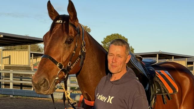 Darren Bell with Lindsey Smith’s Group 1 contender Tuvalu after arriving in Toowoomba. Picture: Supplied