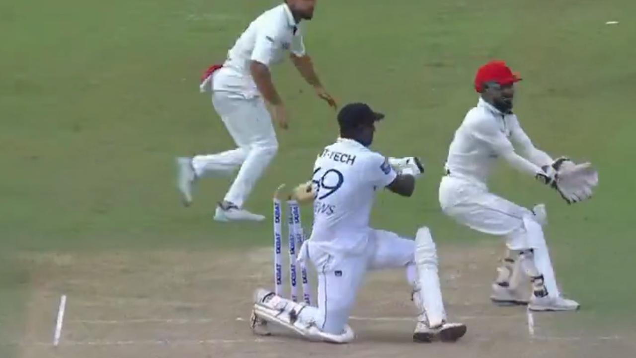 Angelo Mathews accidentally whacked his own stumps.