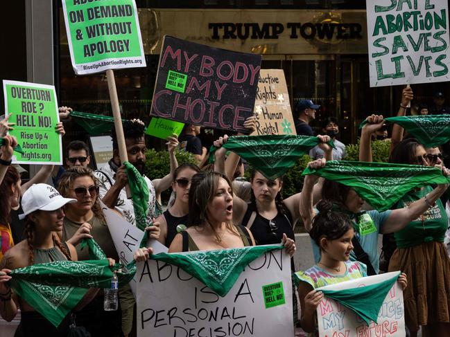 TOPSHOT - Abortion rights activists protest against the Supreme Court abortion rights ruling, in New York on July 9, 2022. - The US Supreme Court overturned the landmark 1973 Roe v. Wade ruling that recognized women's constitutional right to abortion, sparking protest nationwide. (Photo by Yuki IWAMURA / AFP)